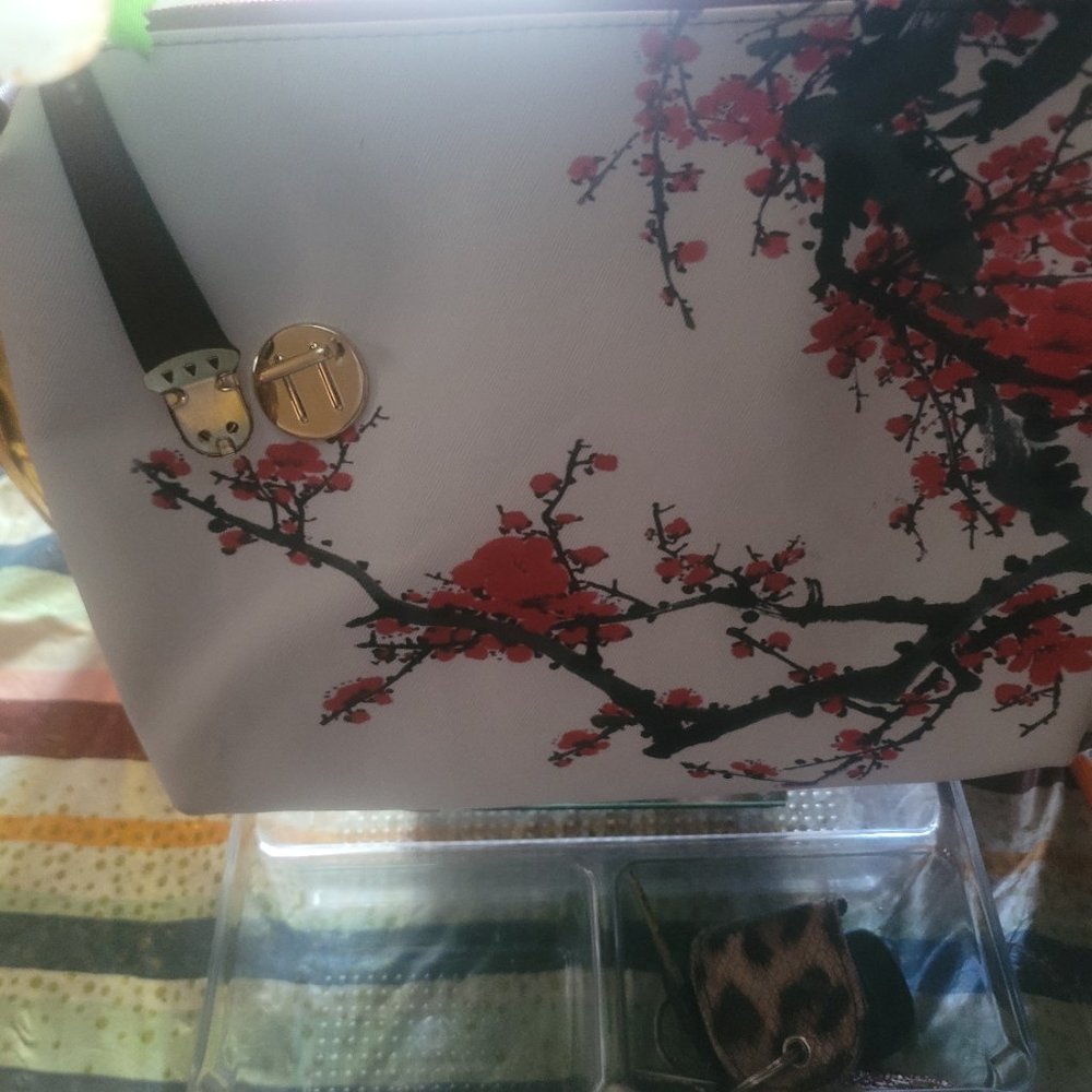 Beauty tote with waller